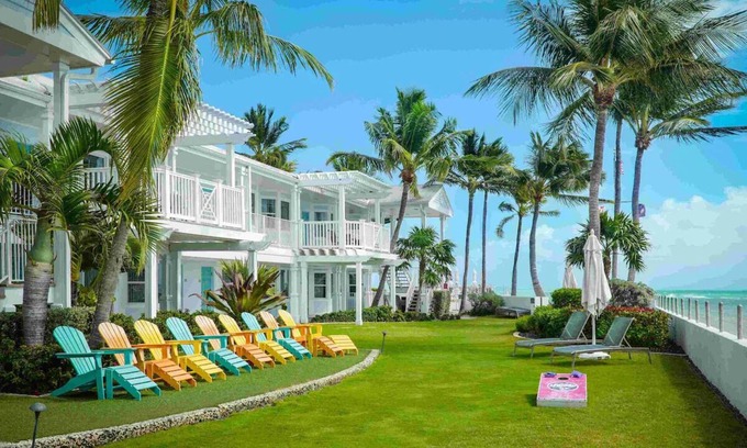 Uptown - Upper Duval Hotel | Relax in Style with 3 Swimming Pools Access and Easy Beach Walks in Key West