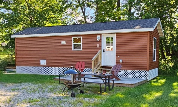 Isle Cabin | Relax in the Fox Den | Private 2BR Cabin Close to Beach & Activities