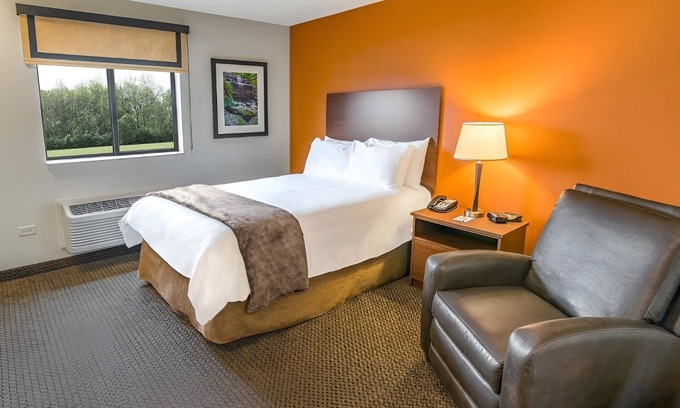 Council Bluffs Hotel | Relax in Your Own Full Kitchen Space Close to Omaha’s Henry Doorly Zoo
