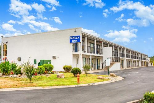 Summit Station Hotel | Relax Inn by OYO Columbus OH I 70