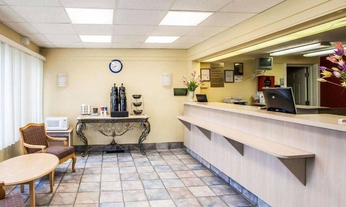 St. Charles Hotel | Relax Inn Saint Charles