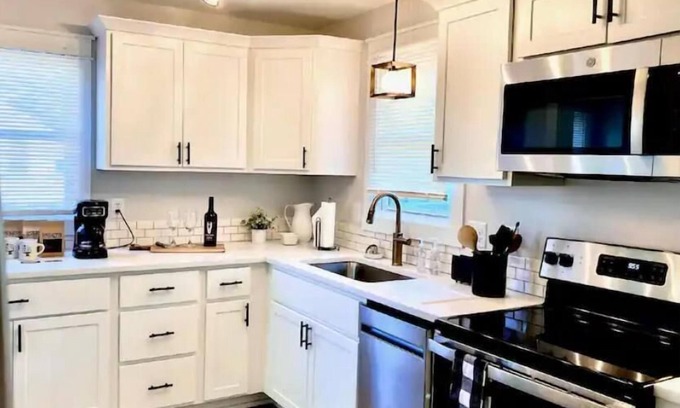 Forest Lake House | Relax, kick your feet up and enjoy the entire family friendly Cove.