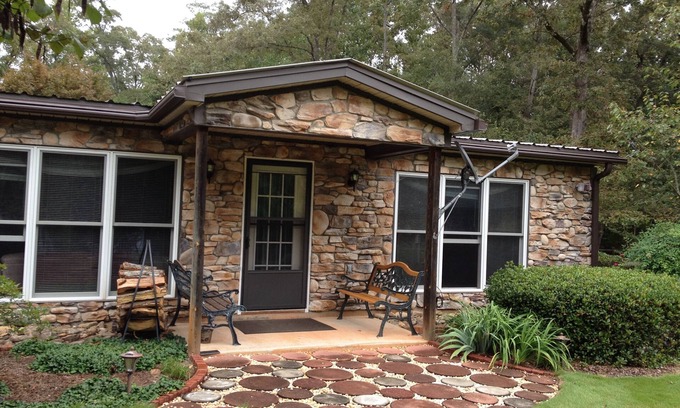 Fair Play House | Relax on the shore of Lake Hartwell in our Fair Play retreat
