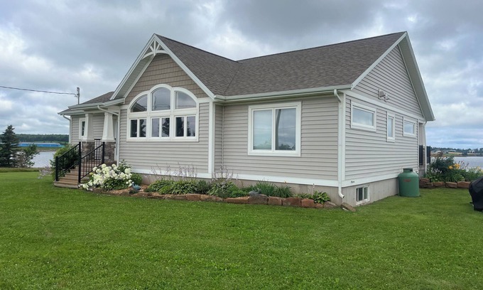 New London Cottage | Relax overlooking the beautiful New London Bay in our 3 bed, 2 bath cottage