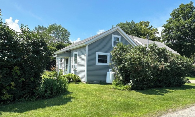 Upper Village House | Relax, Recharge, and Ride in the White Mountains!