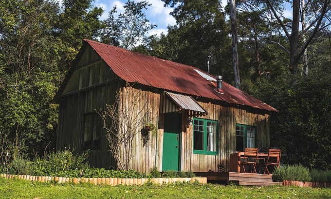 Jamberoo Cottage | Relax to the sounds of the creek and birdlife in the rainforest at Jamberoo