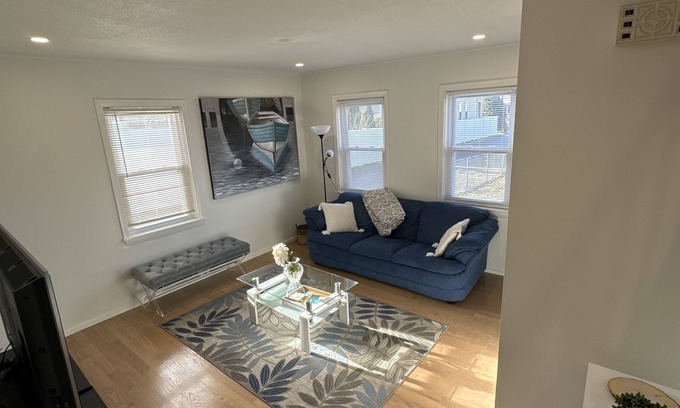 South Side Apartment | Relax with family or friends to this elegant apartment in the heart of Waltham