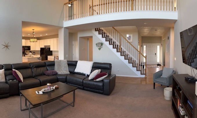 Centennial House | Relax with the whole family. Spacious home. Close to shopping and hiking trails