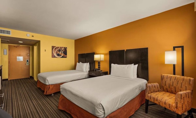 Western Honolulu Hotel | Relaxation Heaven | 2 Double Beds Standard Room with Swimming Pool
