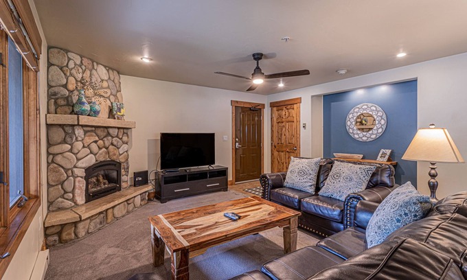 Steamboat Springs Condo | Relaxed Comfort in a Prime Location – The Pines at Ore House!