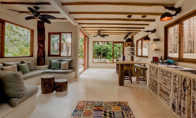 Zona Hotelera House | Relaxed Luxury by the Sea – Your 3-Bedroom Beachfront Retreat at Zorba