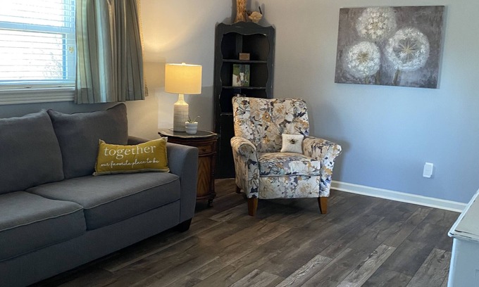 Katy Apartment | Relaxing 3 bedroom cedar barn apartment on small bee farm in the heart of Katy