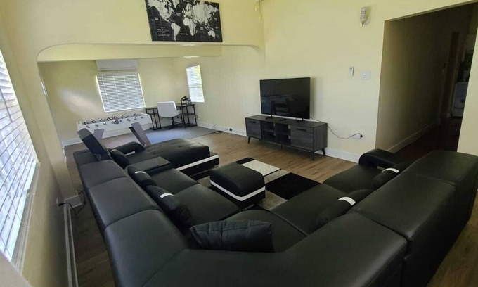 Hannah's Rest House | Relaxing 3-bedroom home with WiFi and AC in lovely Frederiksted