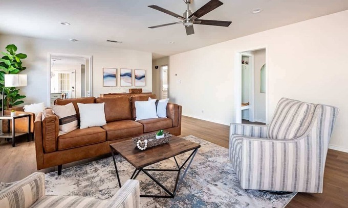 Corsicana House | Relaxing 3BR Stay - BBQ, Games & Comfort!