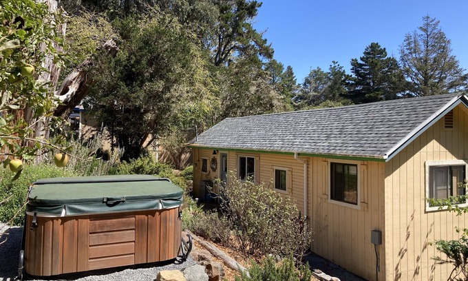 Bodega Bay Cottage | Relaxing Beekeeper's Cottage with hot tub