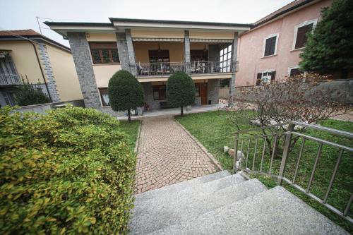 Ispra Apartment | Relaxing by the Lake