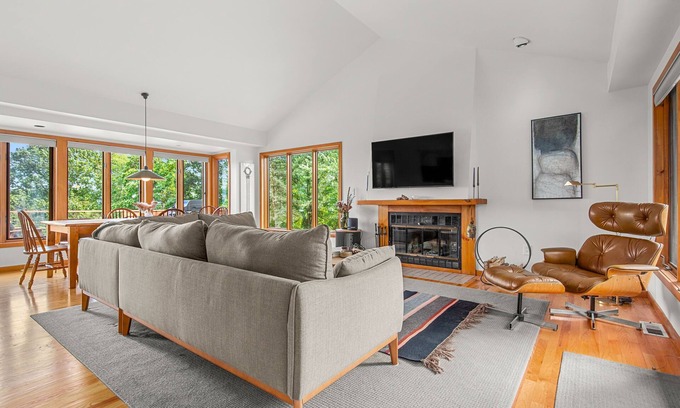 Catskill House | Relaxing Catskill Escape, Mountain Views Hot Tub Fire Pit Heated Pooln