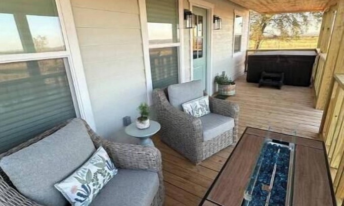 Fredericksburg Cottage | Relaxing cottage with private hot tub and firepit in the heart of wine country