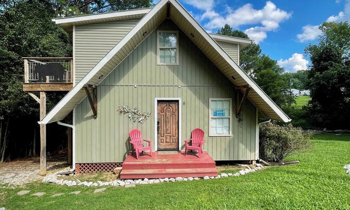 Winchester Cabin | Relaxing Getaway Cabin in Winchester, TN