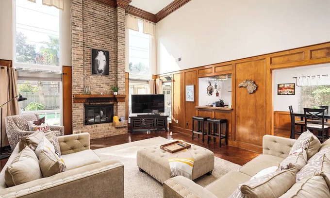Houston House | Relaxing Getaway: Charming home with Private pool!