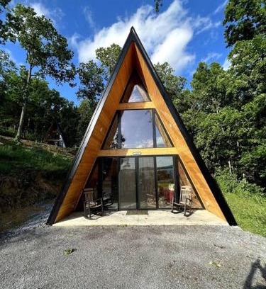 Newport Ski Chalet | Relaxing Getaway Earth Cabin