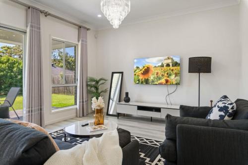 Thornlands House | Relaxing Getaway Near the Bay Stylish n Spacious