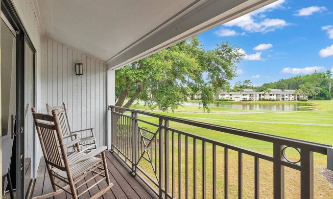 Wesley Chapel Condo | Relaxing Golf & Tennis Studio w/Scenic Views, Patio, & Easy Access to Top Attractions – Book Now!