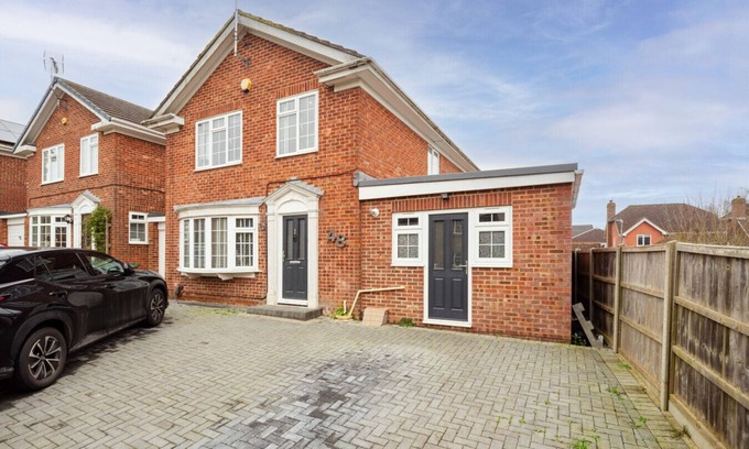 East Barming Apartment | Relaxing Guest Suite | Shared Garden & Parking