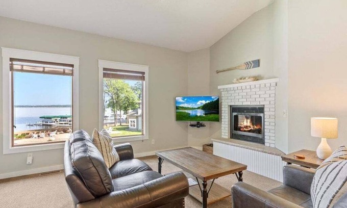 Nisswa Condo | Relaxing Gull Lake Waterside Retreat with Boat Rentals | Nisswa, MN