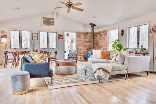 Stone Ridge House | Relaxing Hudson Valley Getaway- 4BR Sauna 15 acres