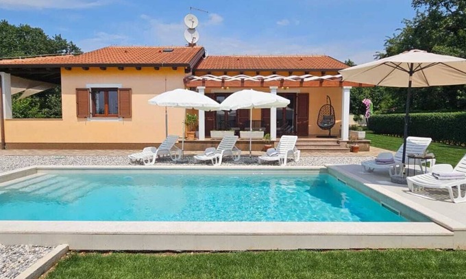 Buzinija House | Relaxing Istrian Home with Pool, Garden, Barbecue – Family & Pet-Friendly