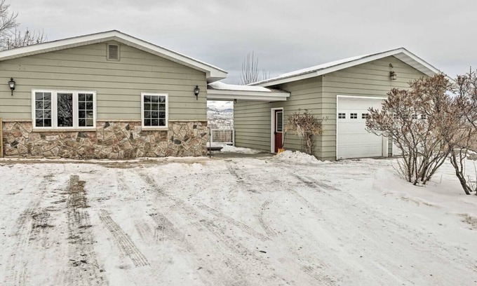 Lander House | Relaxing Lander Escape, 2 Homes, Hot Tub & Stunning Mountain Views