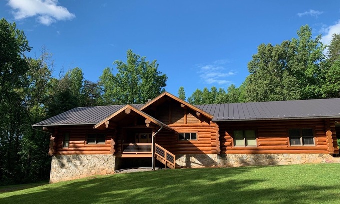Haywood Cabin | Relaxing log home on a private mountainside in Rappahannock County, Virginia