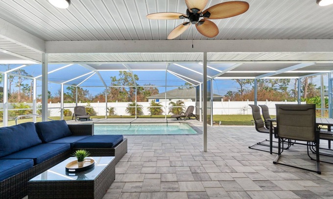 Englewood South House | Relaxing Oasis Near the Beach! Heated Pool!