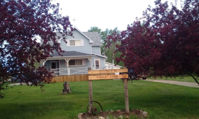 Saskatchewan Other | Relaxing Prairie Farm House for Travelers, Birders and Hunters