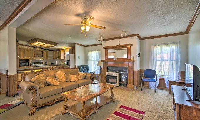 McCondy House | Relaxing Prairie Home, 29 Mi to Starkville!