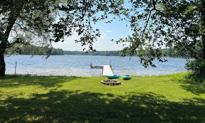 Grand Junction House | Relaxing retreat at lake house near South Haven! Game room, kayaks, SUPs & more!