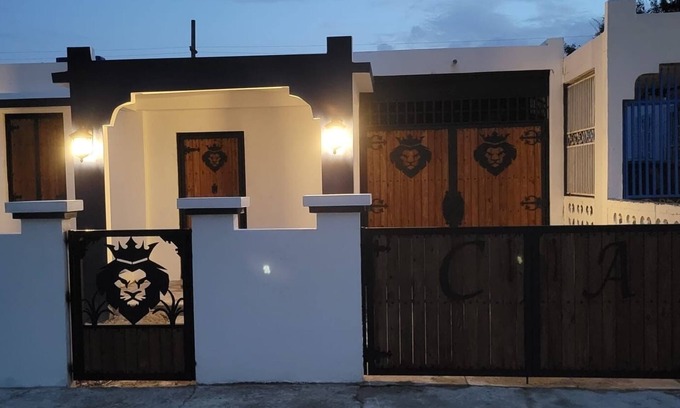 Catano House | Relaxing Retreat with Pool in a Quiet Coastal Area. Walk to Ferry to San Juan.