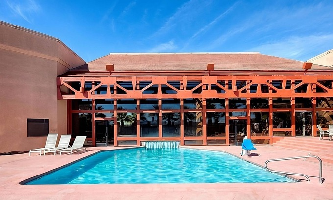 St. George Hotel | Relaxing Stay at Red Lion Hotel St. George! Free breakfast, Pool, Restaurant!