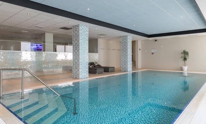 Leende Hotel | Relaxing Stay Near Eindhoven with Easy Access & On-Site Dining! Pool