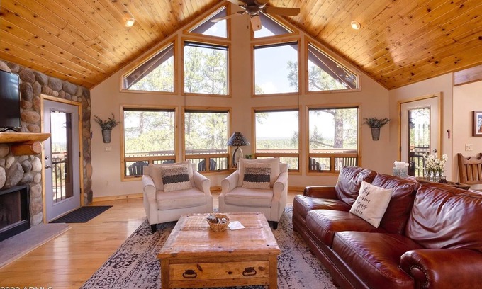 Torreon Ski Chalet | Relaxing Treetop Views, Fun for Your Family of 12