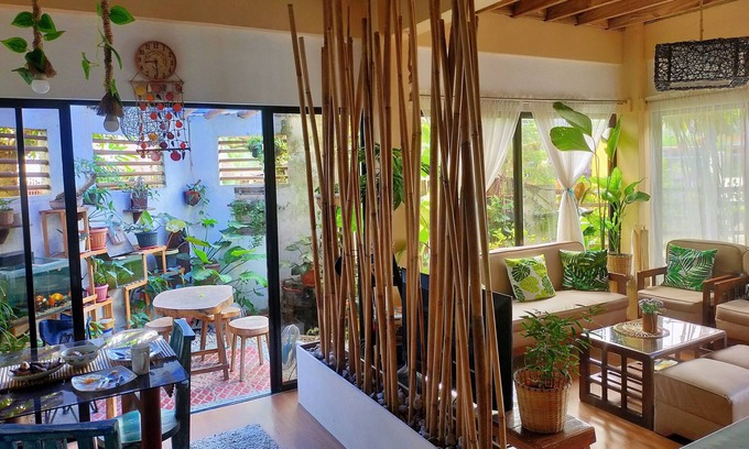 Mandurriao House | Relaxing tropical home in Iloilo City just 5mins away to the business center.
