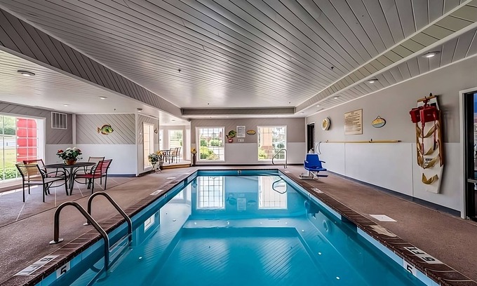 Lexington Resort | Relaxing Unit Near Attractions in GuestHouse Lexington, Parking, Pool!