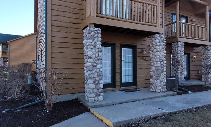 Oglesby Villa | Relaxing Villa at the Grand Bear Resort close to Starved Rock!