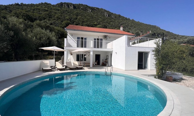 Denovici Villa | Remarkable 4-Bed Villa in Denovici