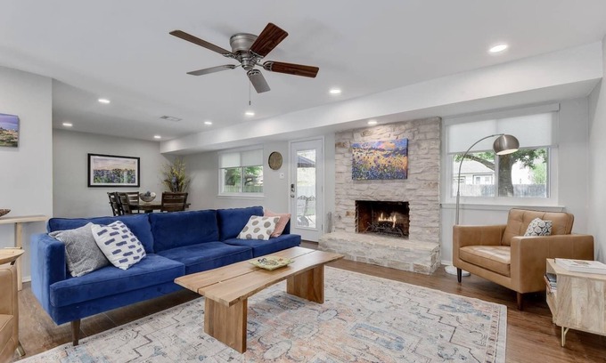 Austin House | Remodeled 3BR, 2.5 Bath Dog-Friendly Retreat w/Large Backyard