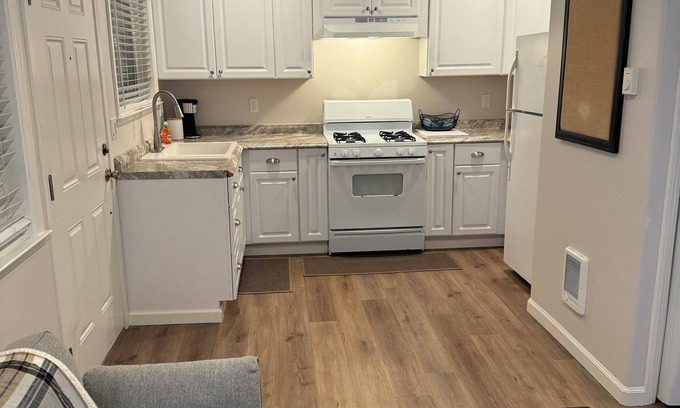 Salinas House | Remodeled Cozy Retreat Close to Downtown Salinas & 25 mins to Monterey