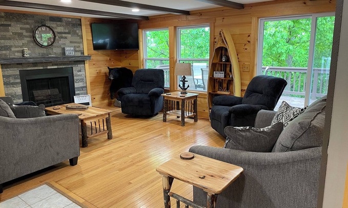 Hesston House | Remodeled home less than 1 mile from entrance to Seven Points at Raystown Lake