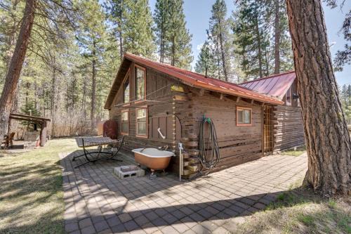 Klamath County House | Remote Escape Klamath Falls Cabin By Lake and Hikes