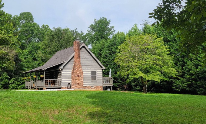 Travelers Rest Cabin | Remote, Modern, Cozy Cabin on 12 acres; Only 2.5 Miles from Traveler's Rest!